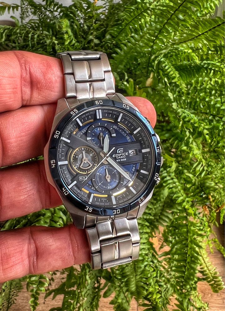 Zegarek Casio Edifice Momentum EFR-556DB-2AVUEF