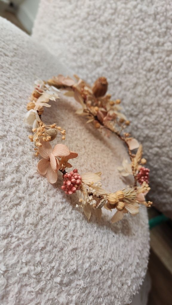 Wianek ślubny z suszonych kwiatów i butonierka boho