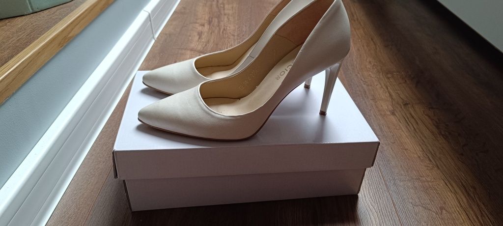 Buty ślubne-Szpilki Neścior, rozmiar 39, kolor perłowy, ecru, stan bdb