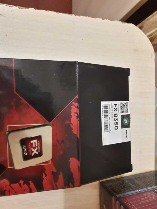 Процесор AMD FX 8350 AM3+ с системой охлаждения.