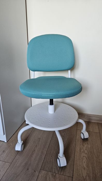 Ikea Vimund krzesło dziecięce biurowe z podnóżkiem fotel do biurka