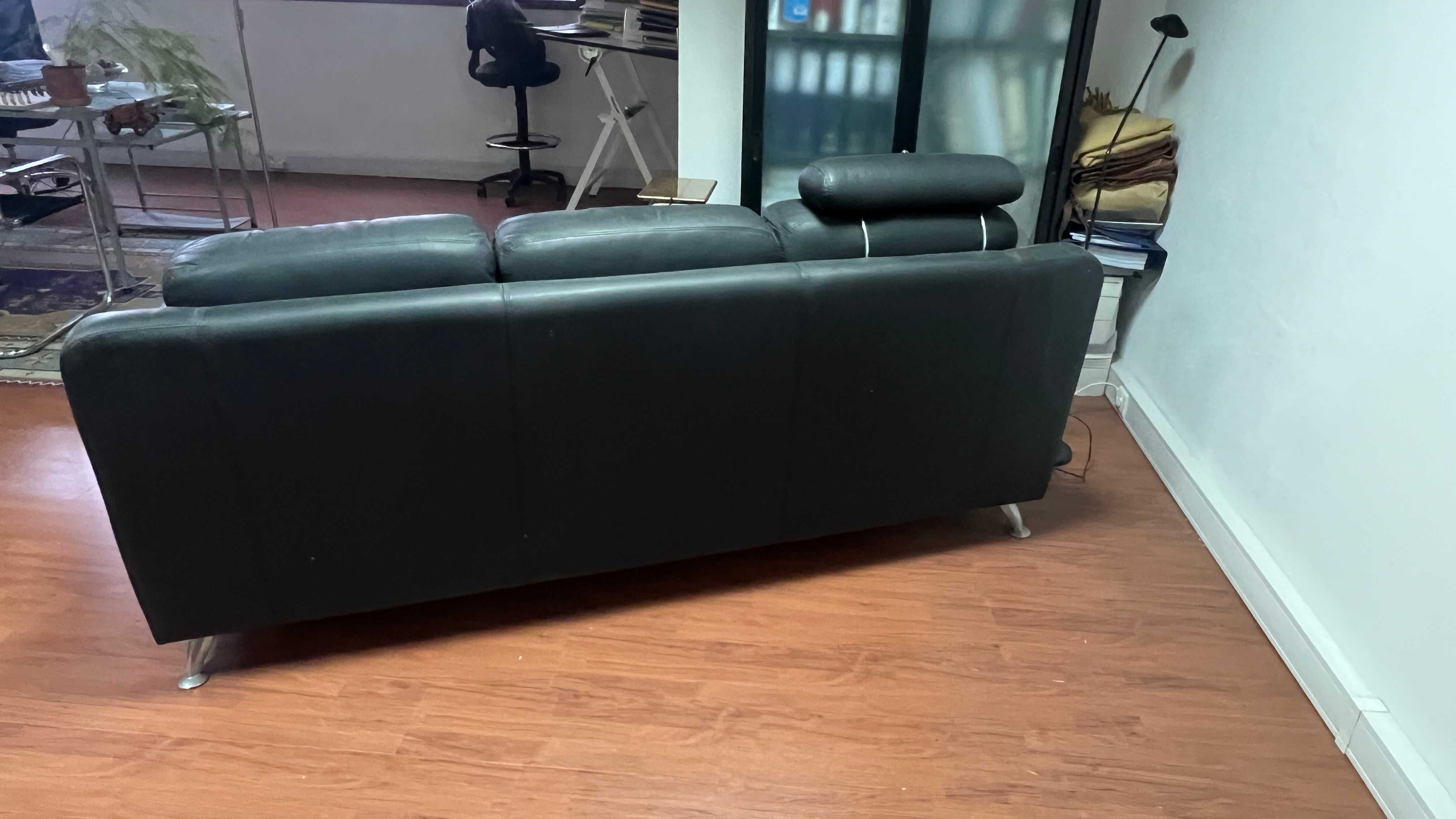 Sofa Pele Genuina Preto e Aluminio em Excelente Estado