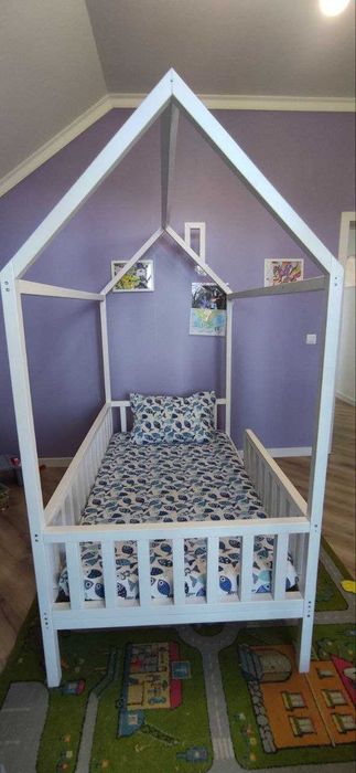 Дитяче ліжечко будиночок