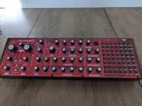 Behringer Neutron - Półmodularny syntezator analogowy