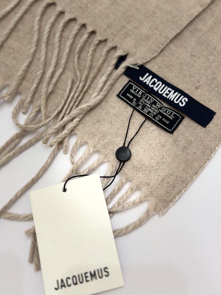 Шарф Jacquemus.