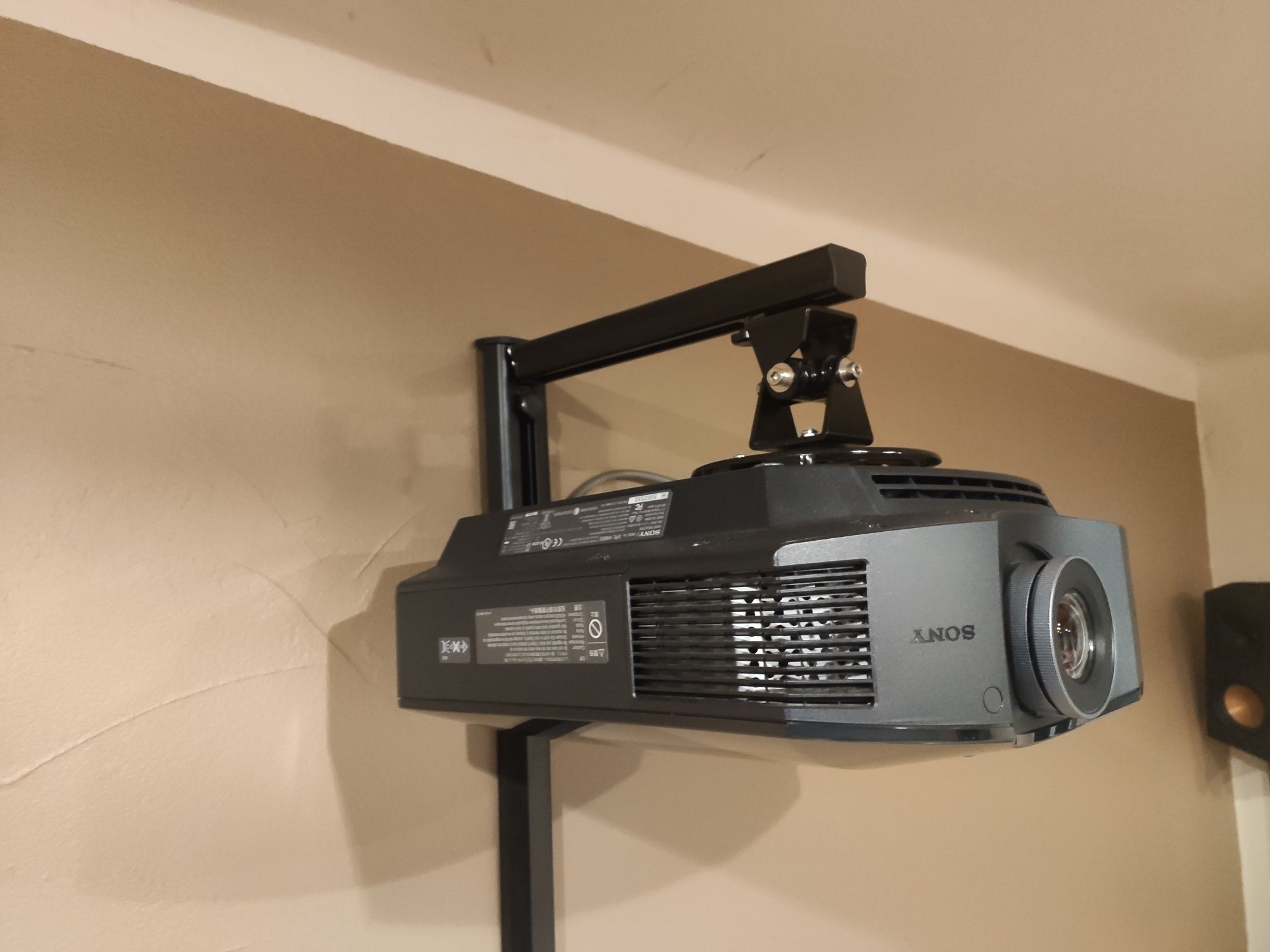 Projektor Sony VPL-HW65 + ekran Magicscreen Future Black Reference 110