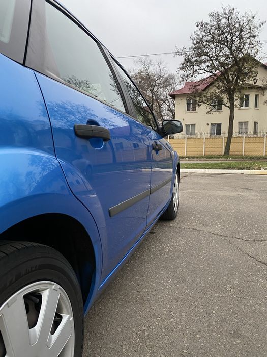 Доглянуте обслужене авто з невеликим пробігом