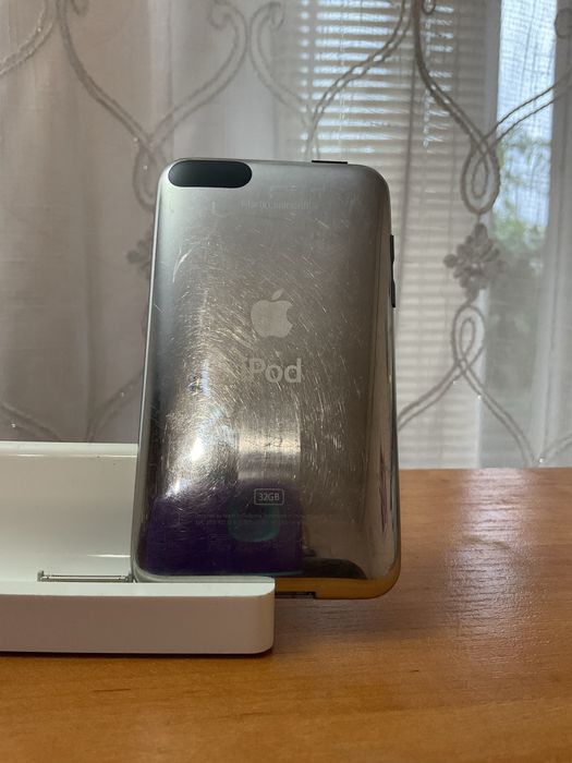 Ipod touch 3 32gb + зарядна станція