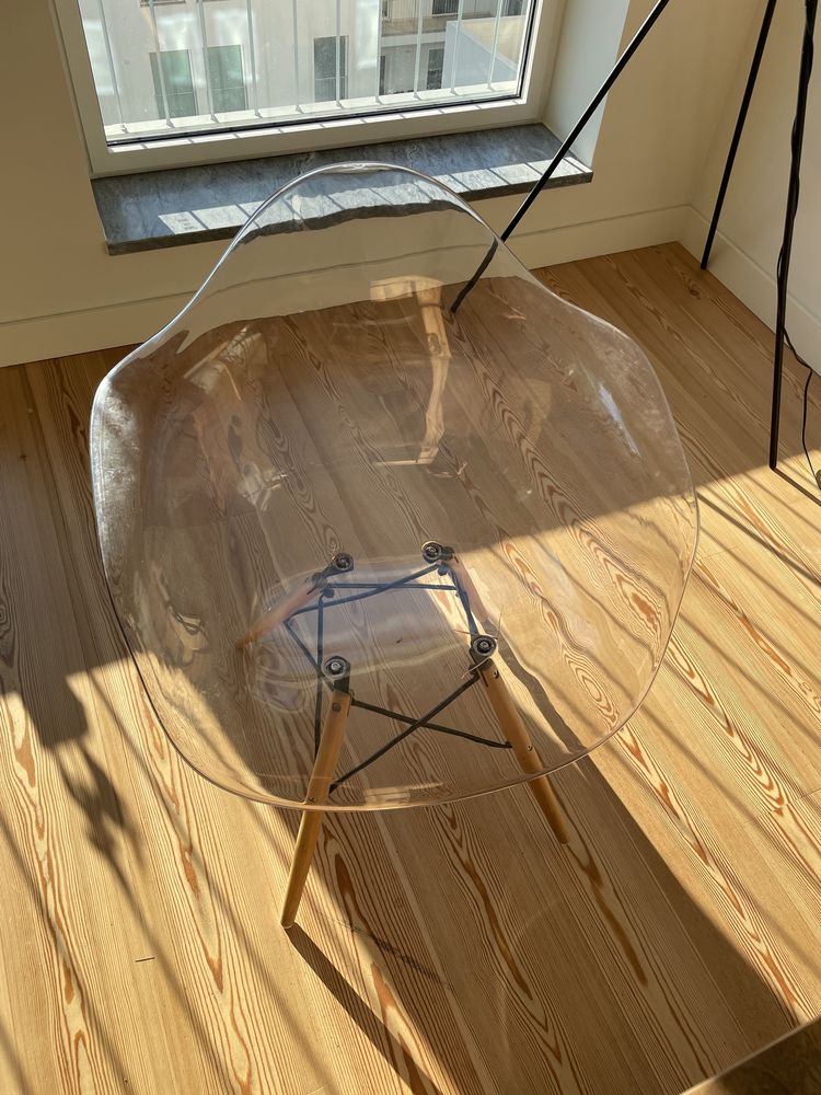 Eames Payton clear chair