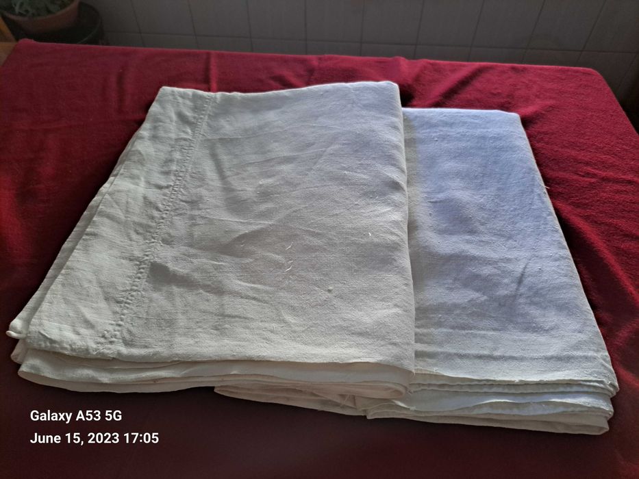 Lençóis em Linho e peças em porcelana antigas