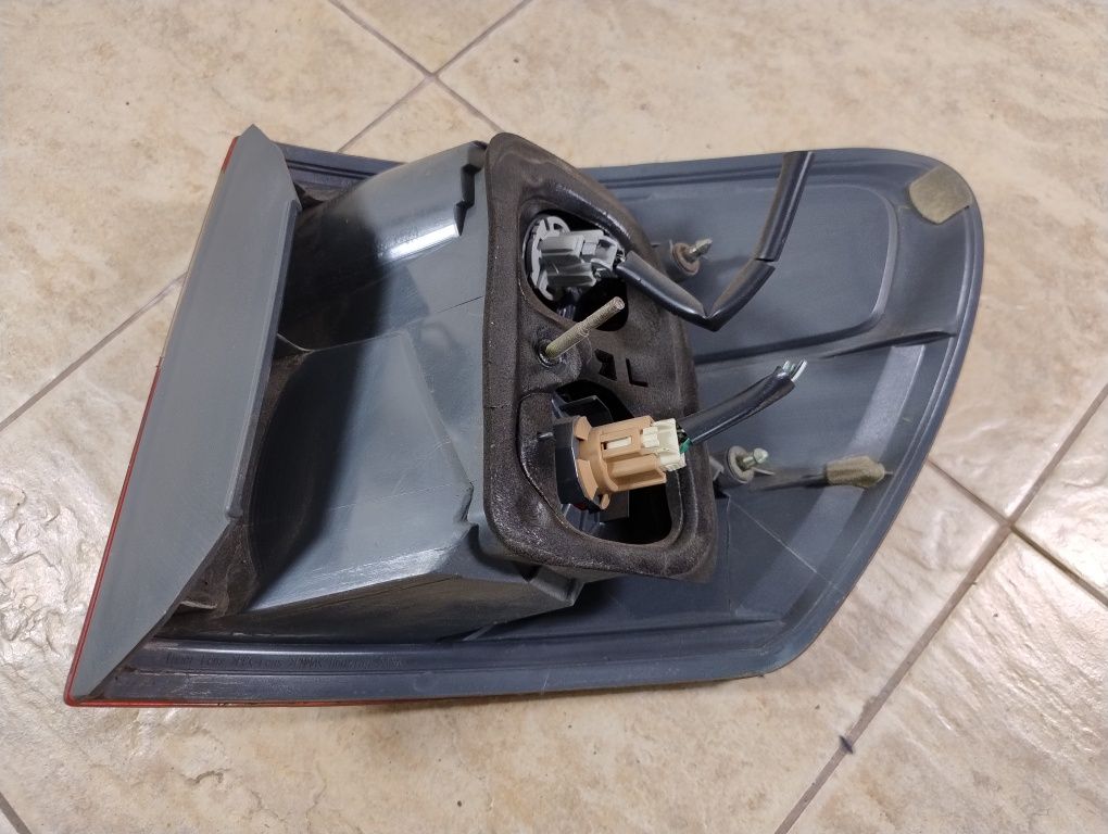 Lampa tył lewa Toyota Avensis Verso lift 03-06 wysyłka OLX