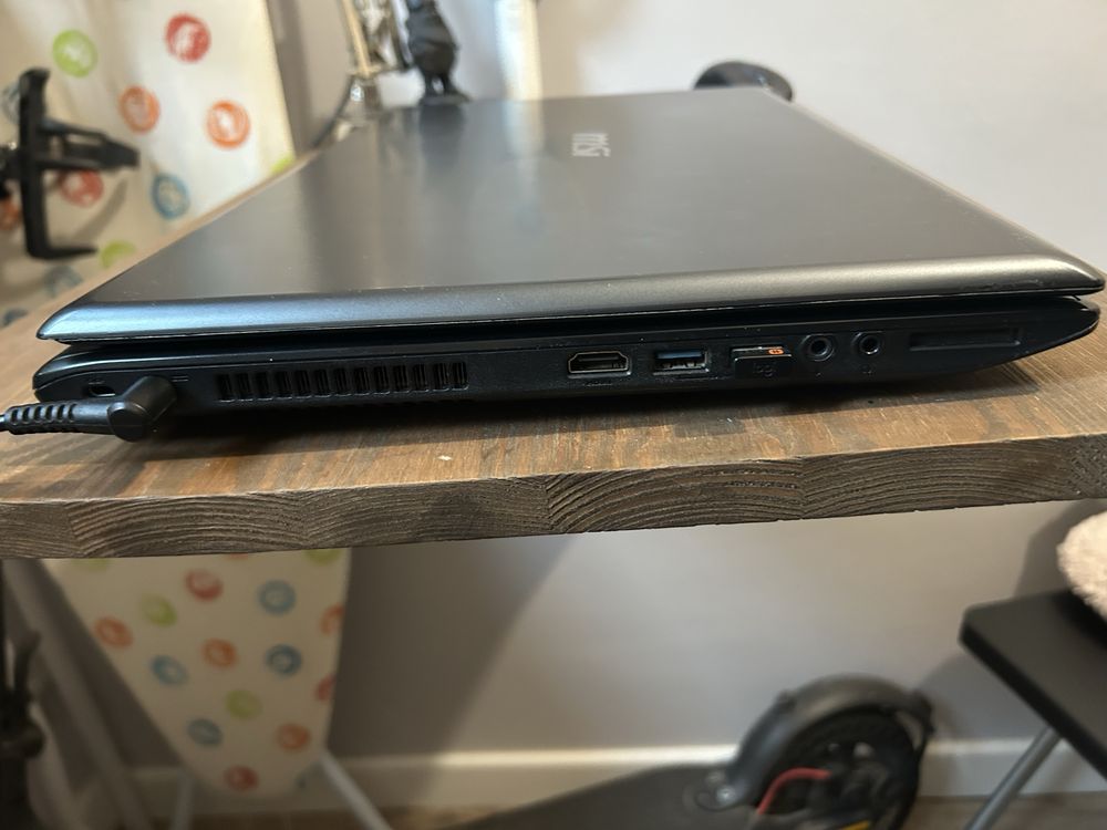 Laptop MSI MS-1758
