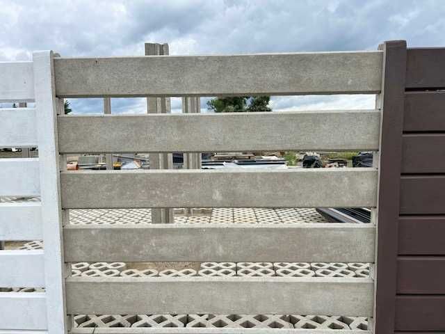 Oferujemy Państwu betonową płytę ogrodzeniową 25 x 200 cm