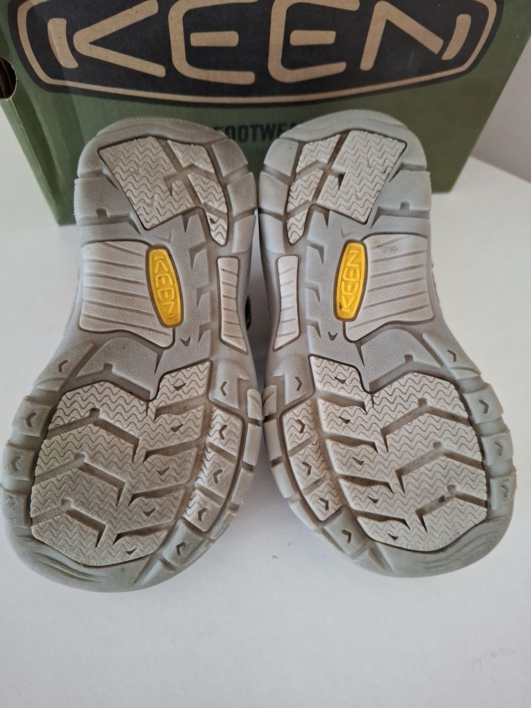 Buty firmy Keen dla dziewczynki, jak nowe