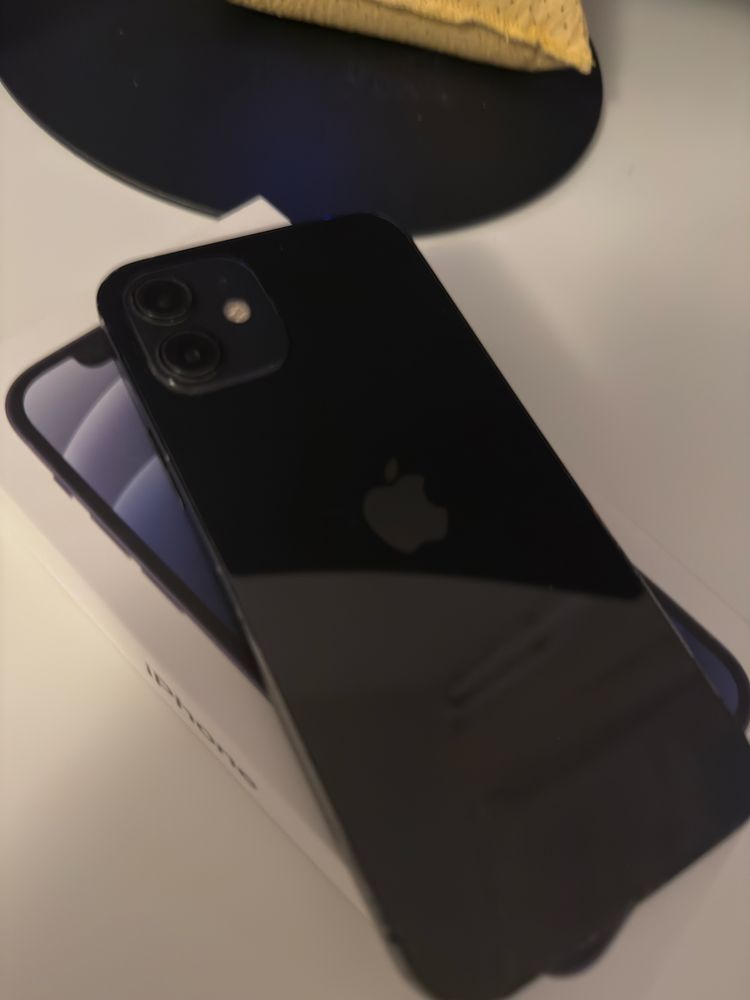 Iphone 12.
