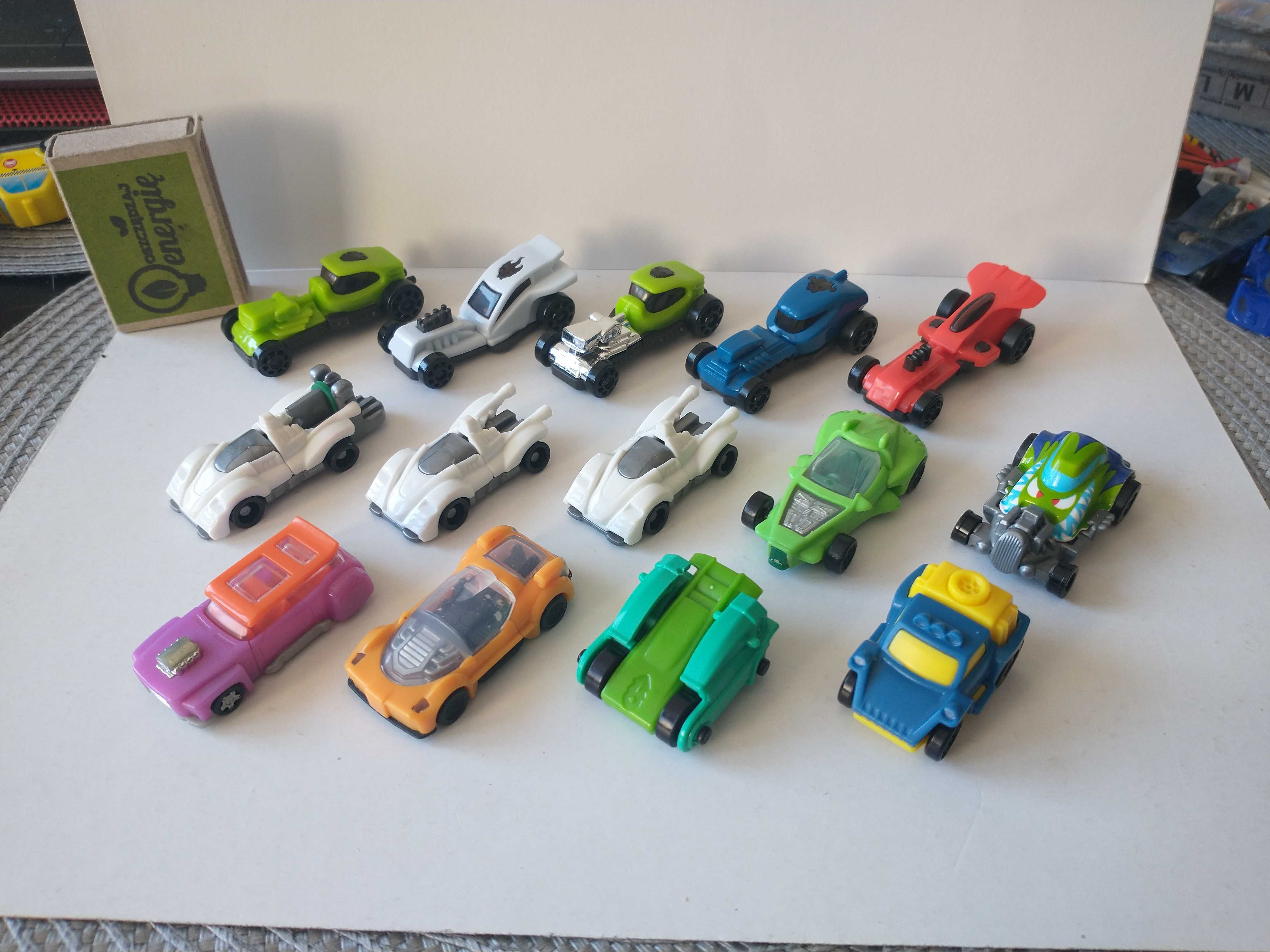 Figurki Kinder auta (zestaw 3)