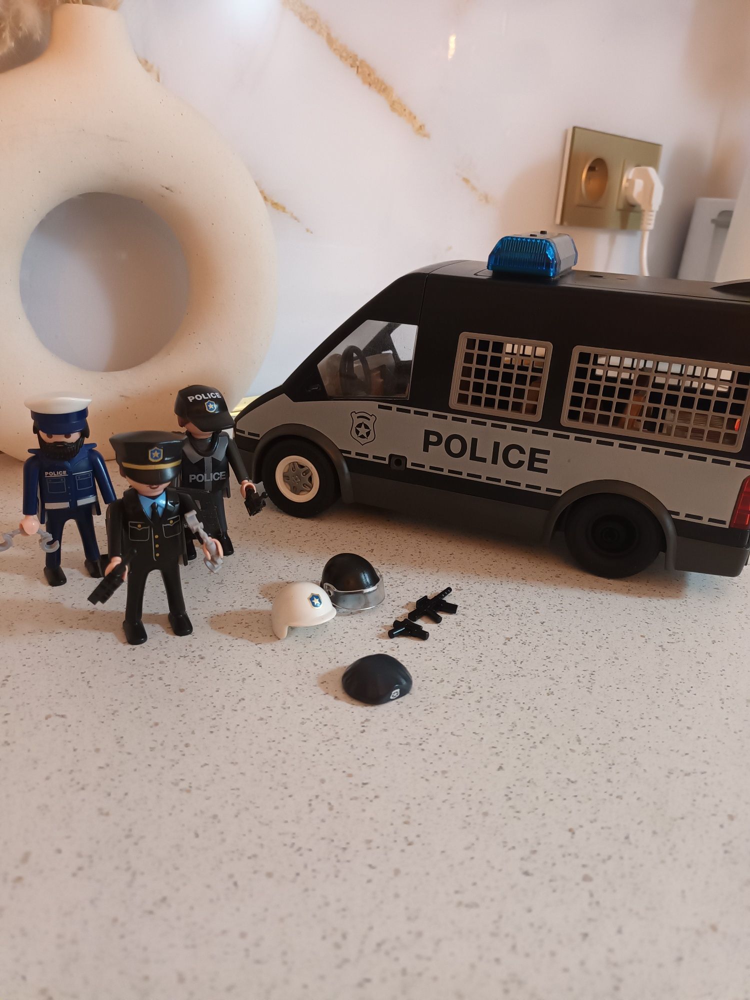 Playmobil policja wóz policyjny więźniarka światła i sygnały