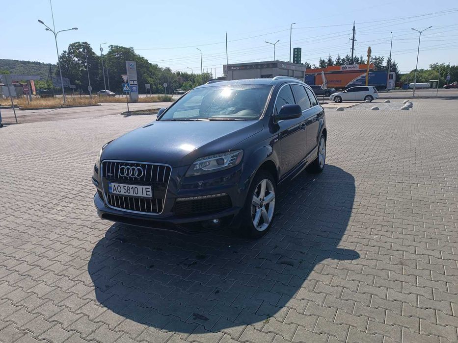 Audi q7. 2013 року
