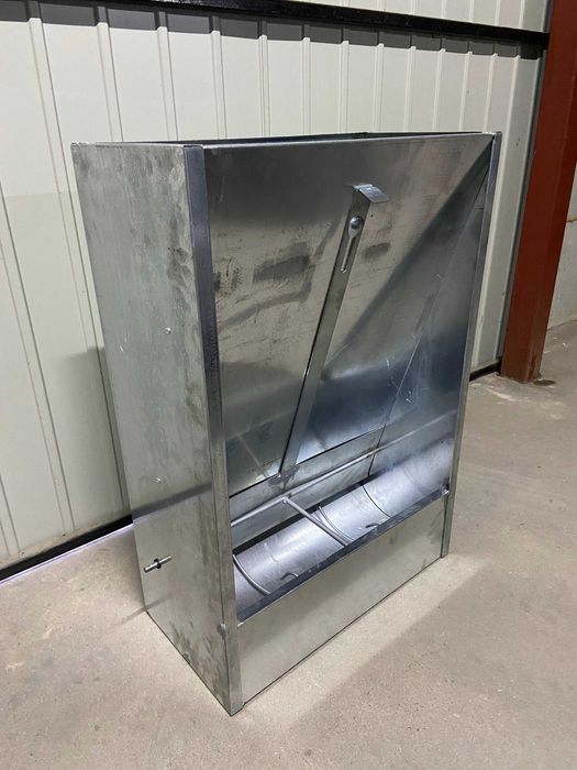 Paśnik na sucho dla trzody chlewnej/ metalowy dwustanowiskowy automat