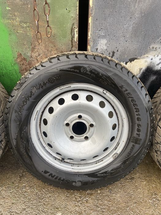 Шини з дисками в хорошому стані