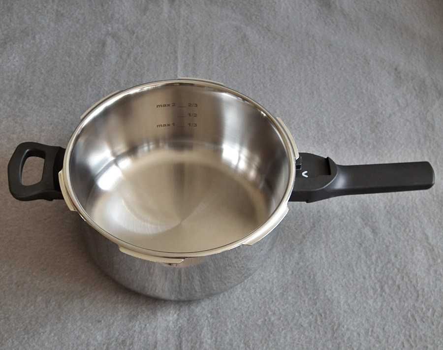 Francuski szybkowar TEFAL Sensor o pojemności 4,0ll, do indukcji