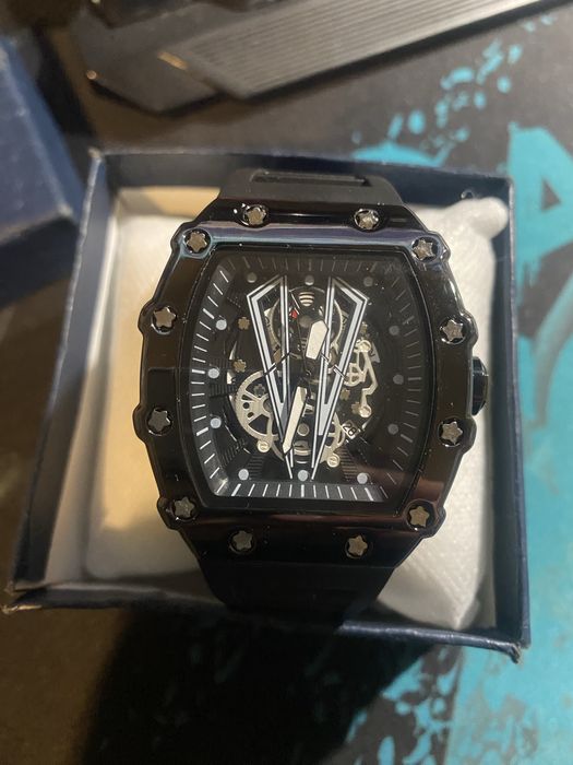 Продам годинник кварцевий