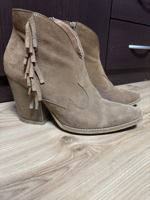 Botki skórzane zamszowe karmelowe kowbojki 39