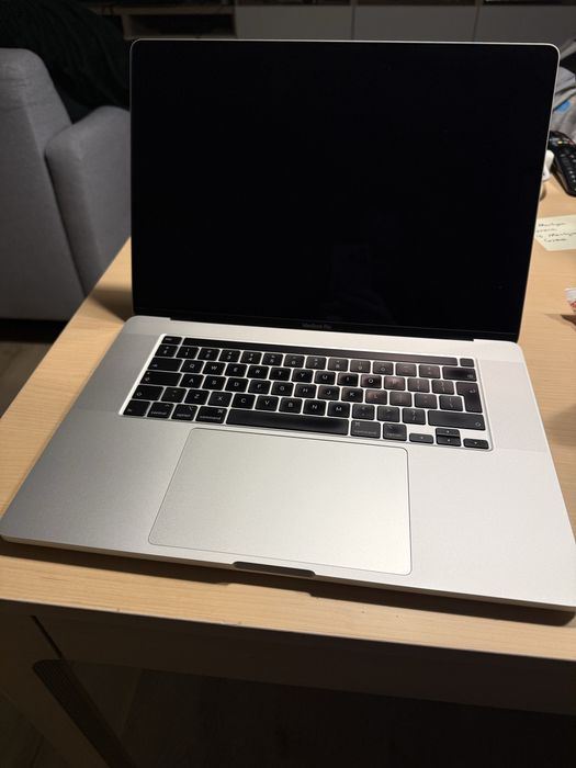 MacBook Pro 16,1 • 2019 • i7/16GB RAM/512GB SSD