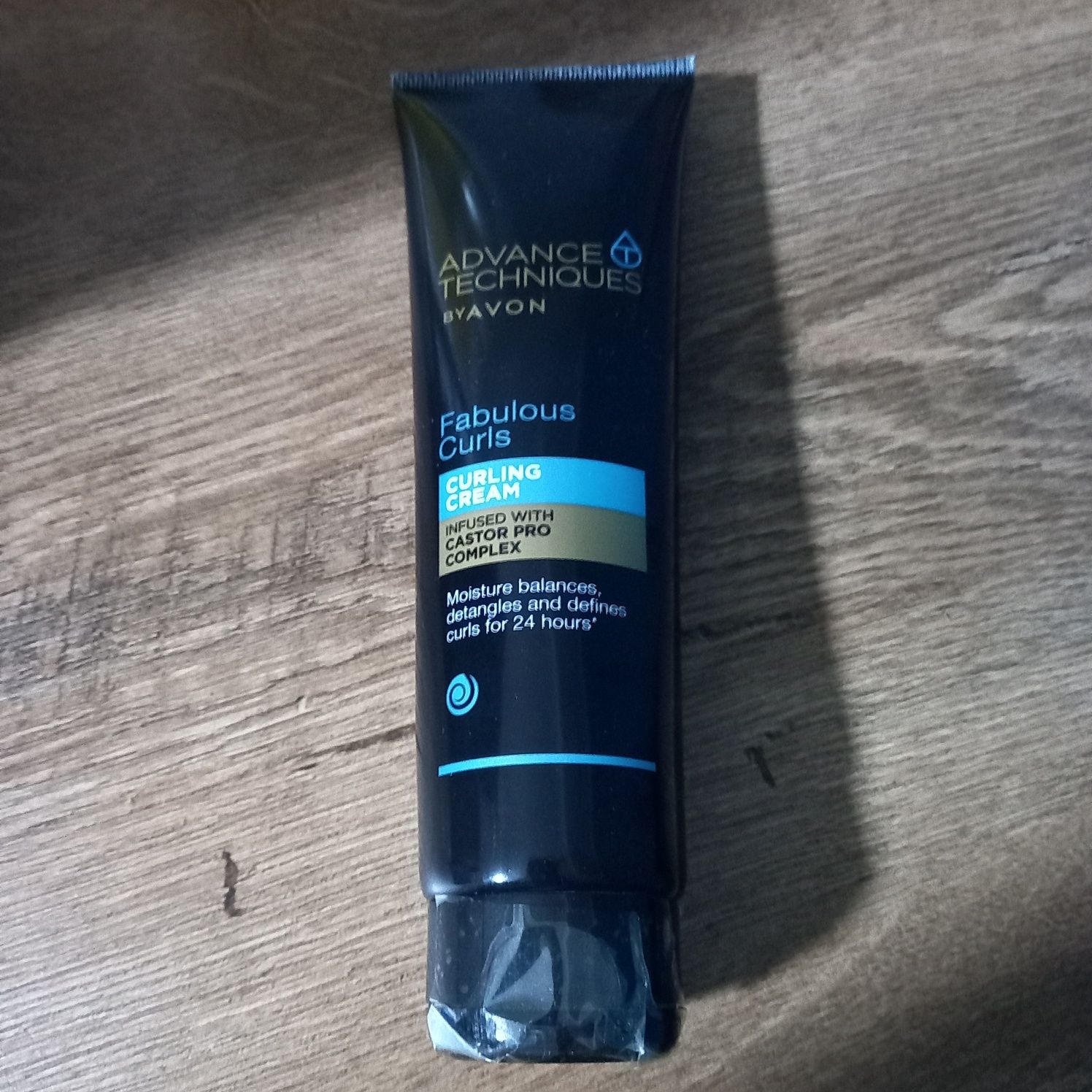 Avon Advance Techniques Fabulous Curls krem perfekcyjne loki 150 ml