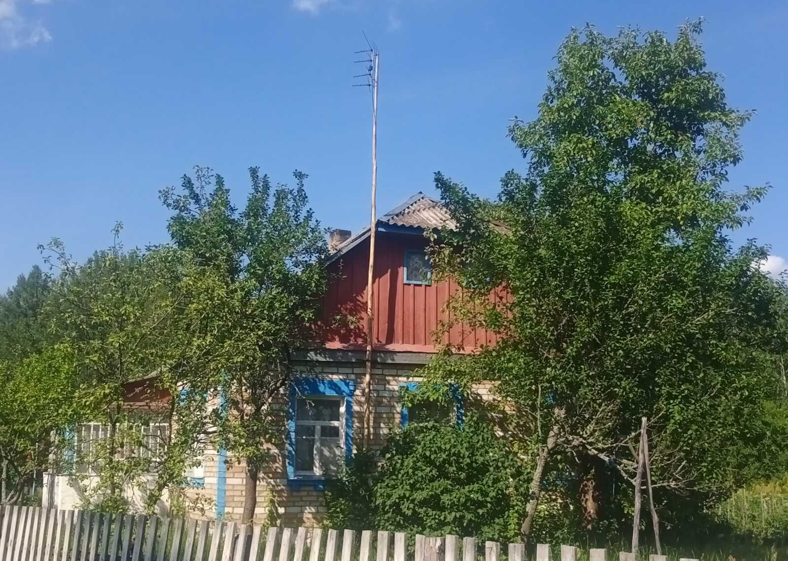 Будинок та земельна ділянка