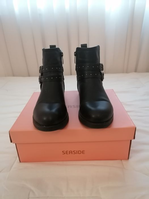 Botas em preto N. 40