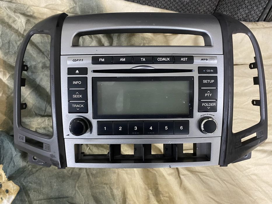 Продам  автомагнітолу на HUNDAY SANTAFE