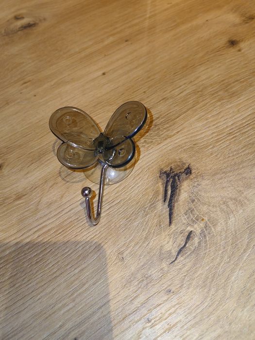 Wieszak przyssawka z haczykiem i motylem*Oddam za darmo!