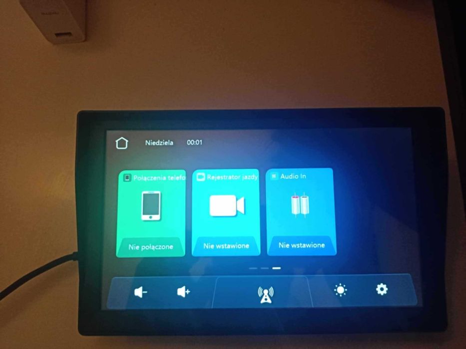 9-calowy Przenośny Bezprzewodowy zestaw stereo carplay 64 GB kamera