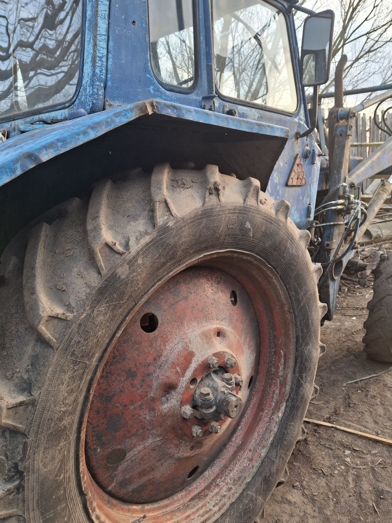 Продам МТЗ-80  з навантажувачем