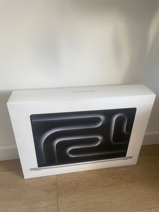 Pudełko od Macbook M4 Pro (silver)