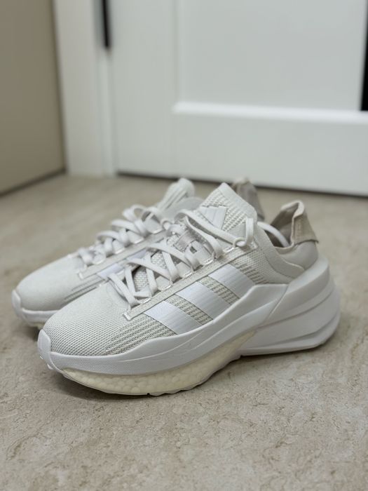 Кросівки жіночі демісезонні Adidas AVRYN_X IE8460 р.38 білі