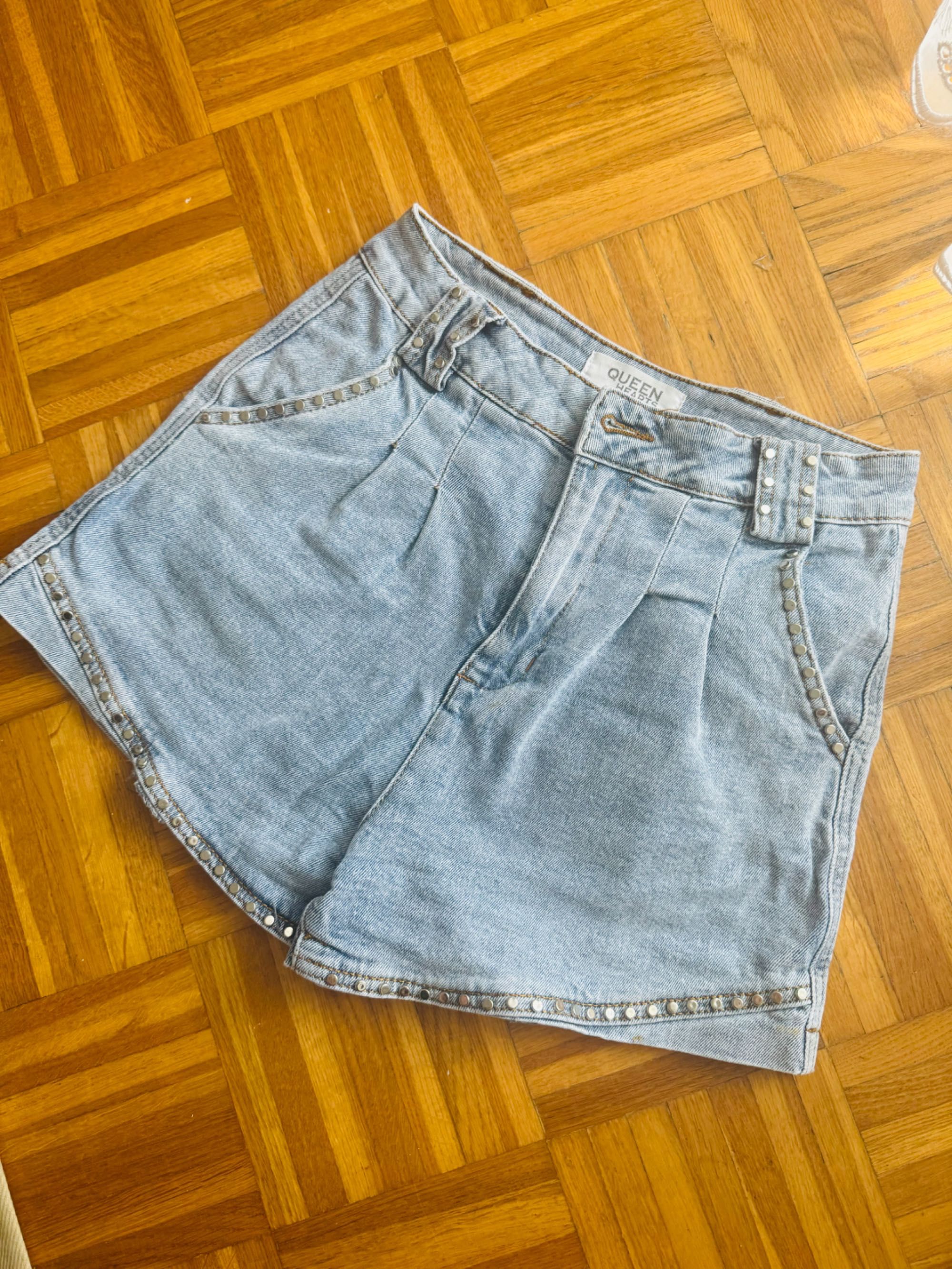 Krótkie spodenki jeans push up