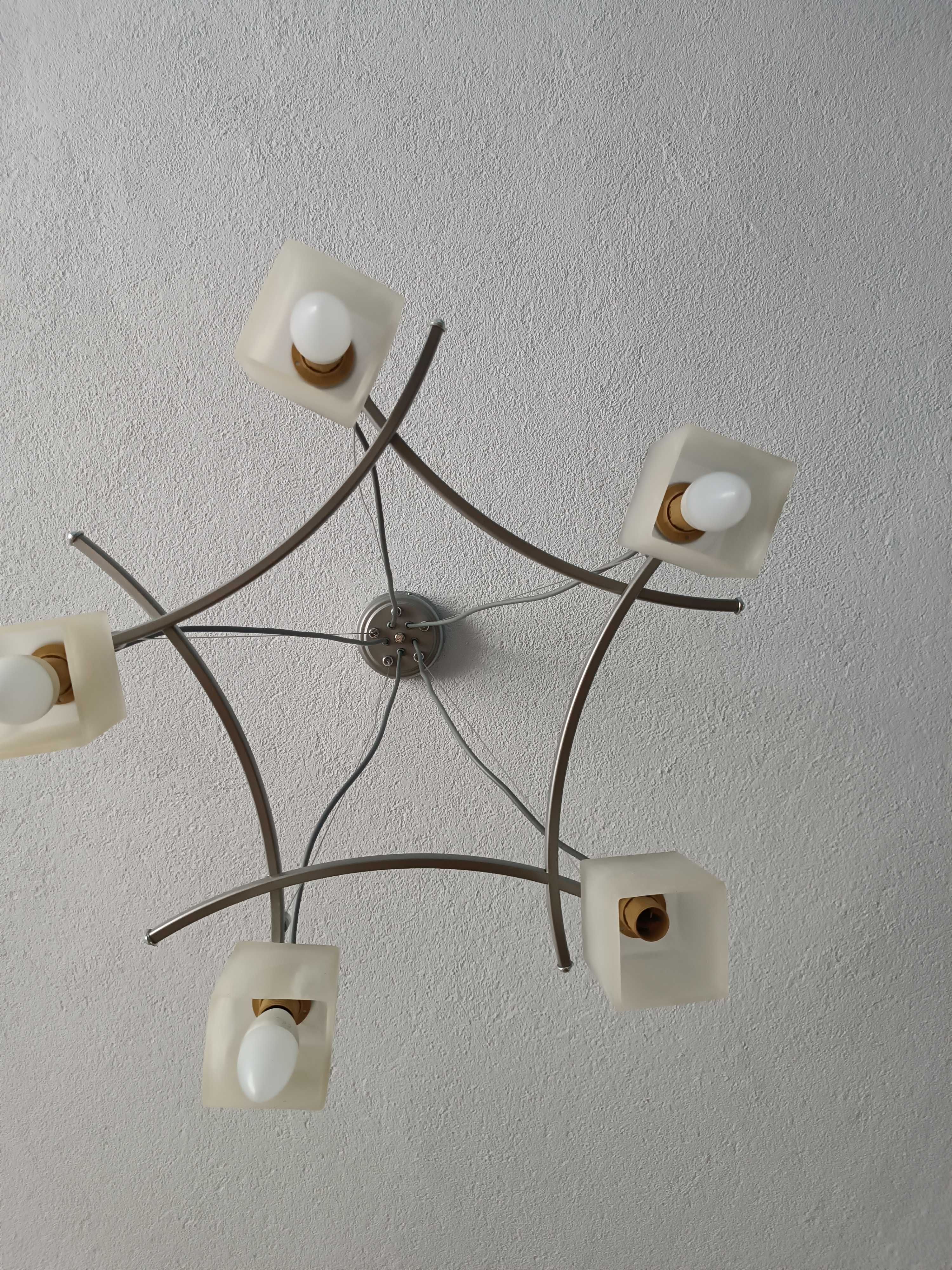 Lampy wiszące do pokoju