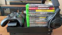 Xbox One X 1787 + 2 pady + stacja ładująca + 11 gier.
