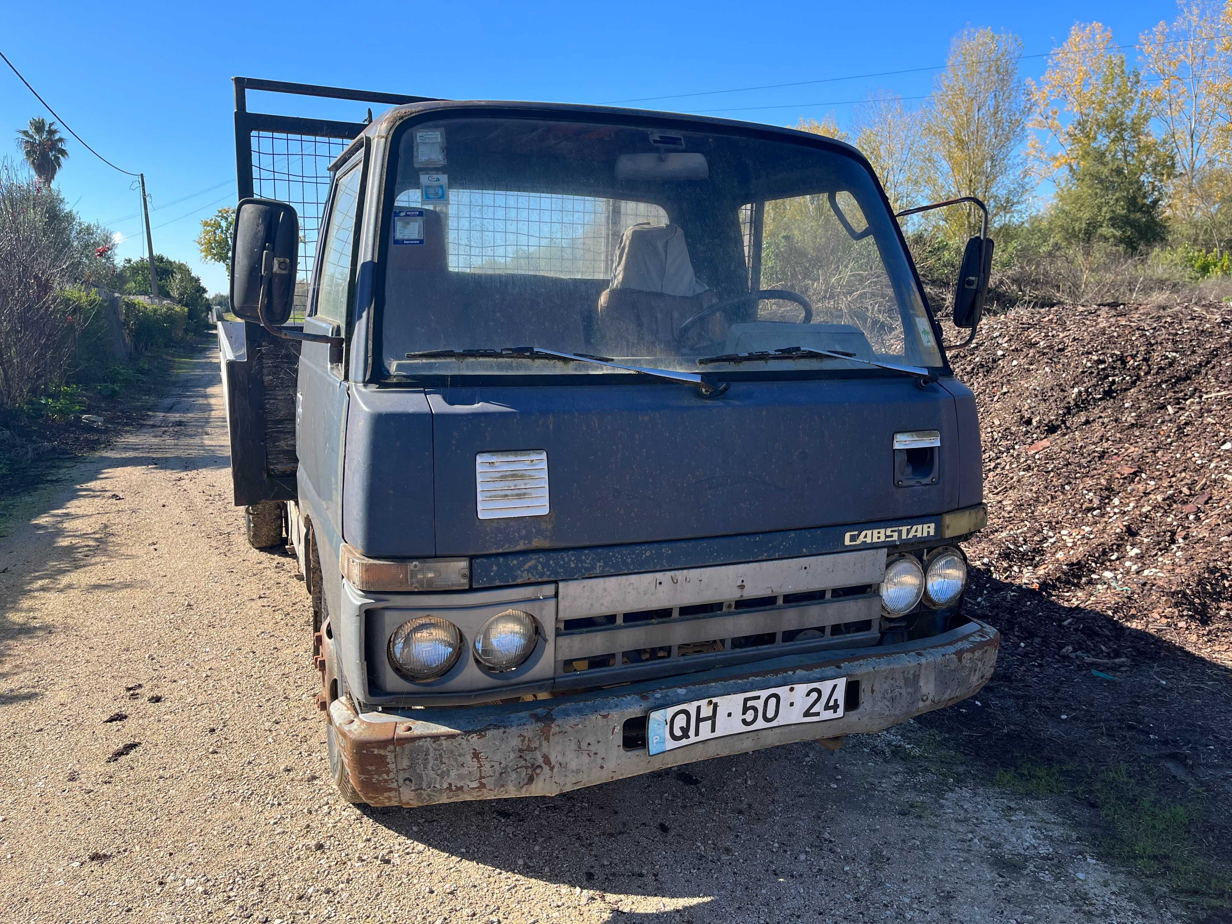 Nissan Cabstar, rodado duplo, (MLBH 40 WGEAX) 10-1998, para peças