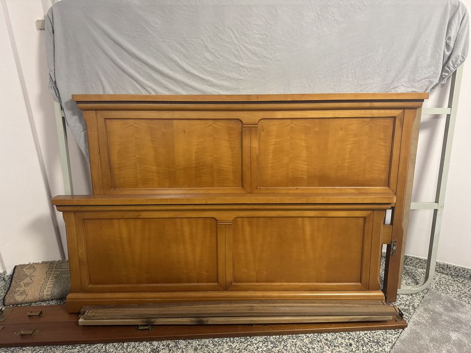 Cama em cerejeira cor mel como NOVO