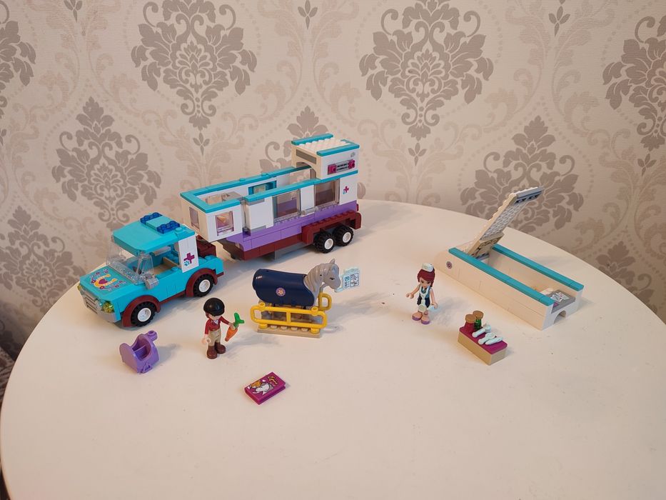 Лего френдс Трейлер для коней 41125 Клуб верхової їзди 41126