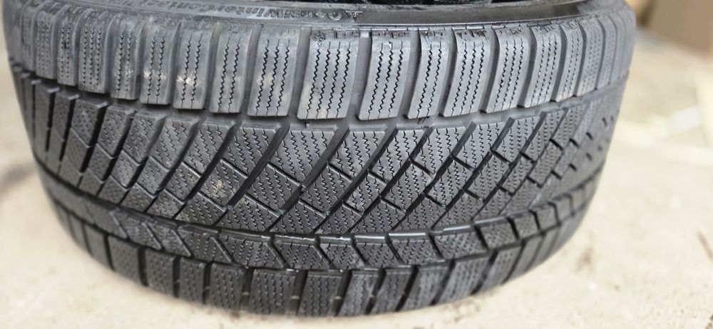 Продам пару зимової резини R19 Continental