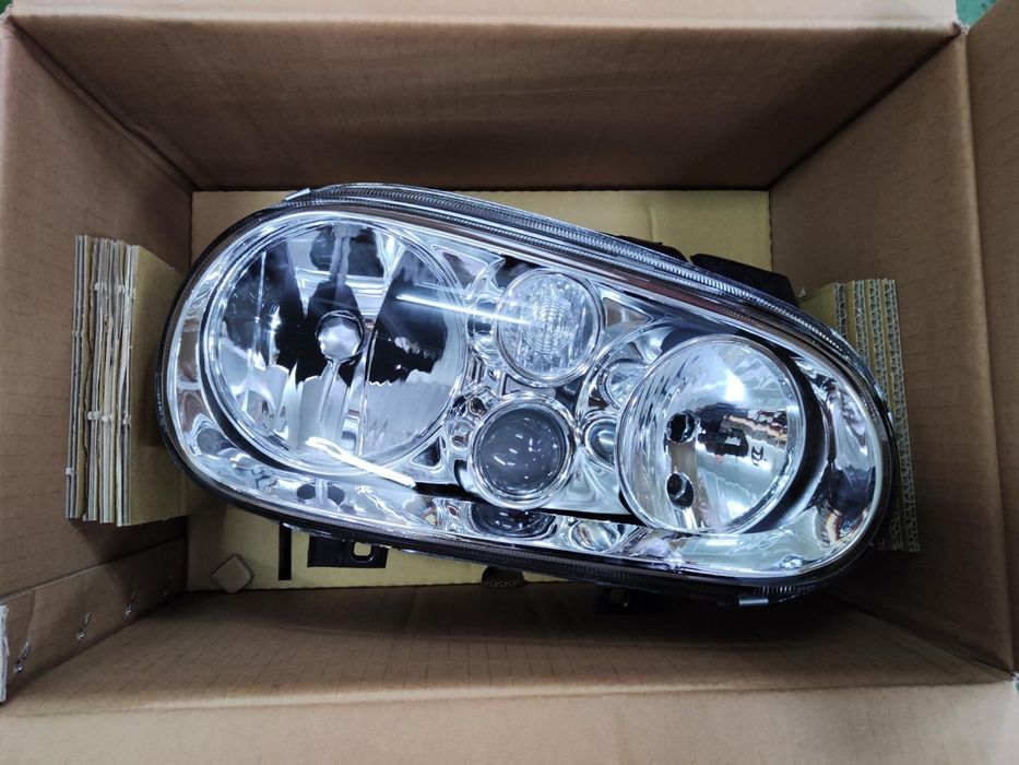 FAROL DIREITO VOLKSWAGEN GOLF IV BERLINA 1J110.1997