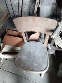 Krzesła, łóżka drewniane - starocie