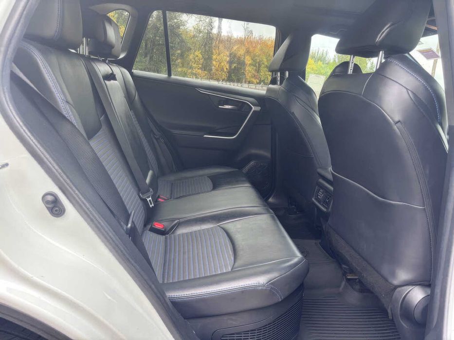 Toyota RAV4 Hybrid XSE      2020