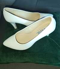 Klasyczne buty ślubne szpilki białe