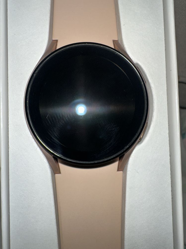 Смарт-годинник Samsung Galaxy Watch 4 40mm Gold (SM-R860NZDASEK)