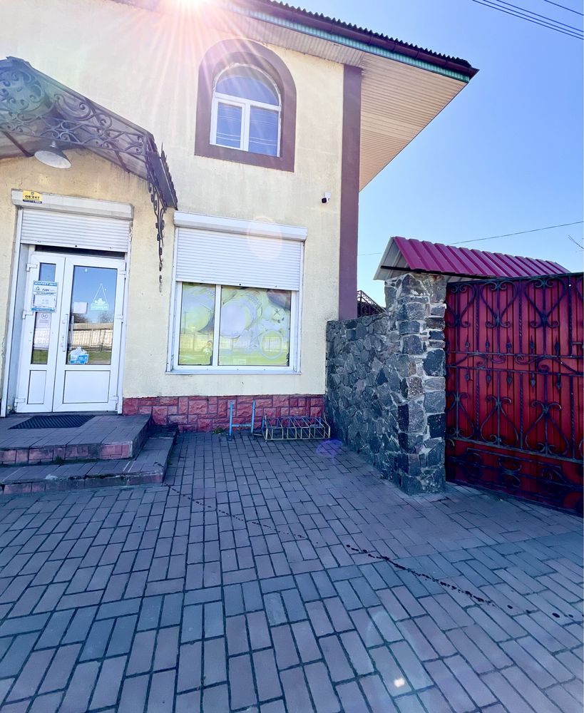 Продаж будинку з магазином на 1 поверсі!